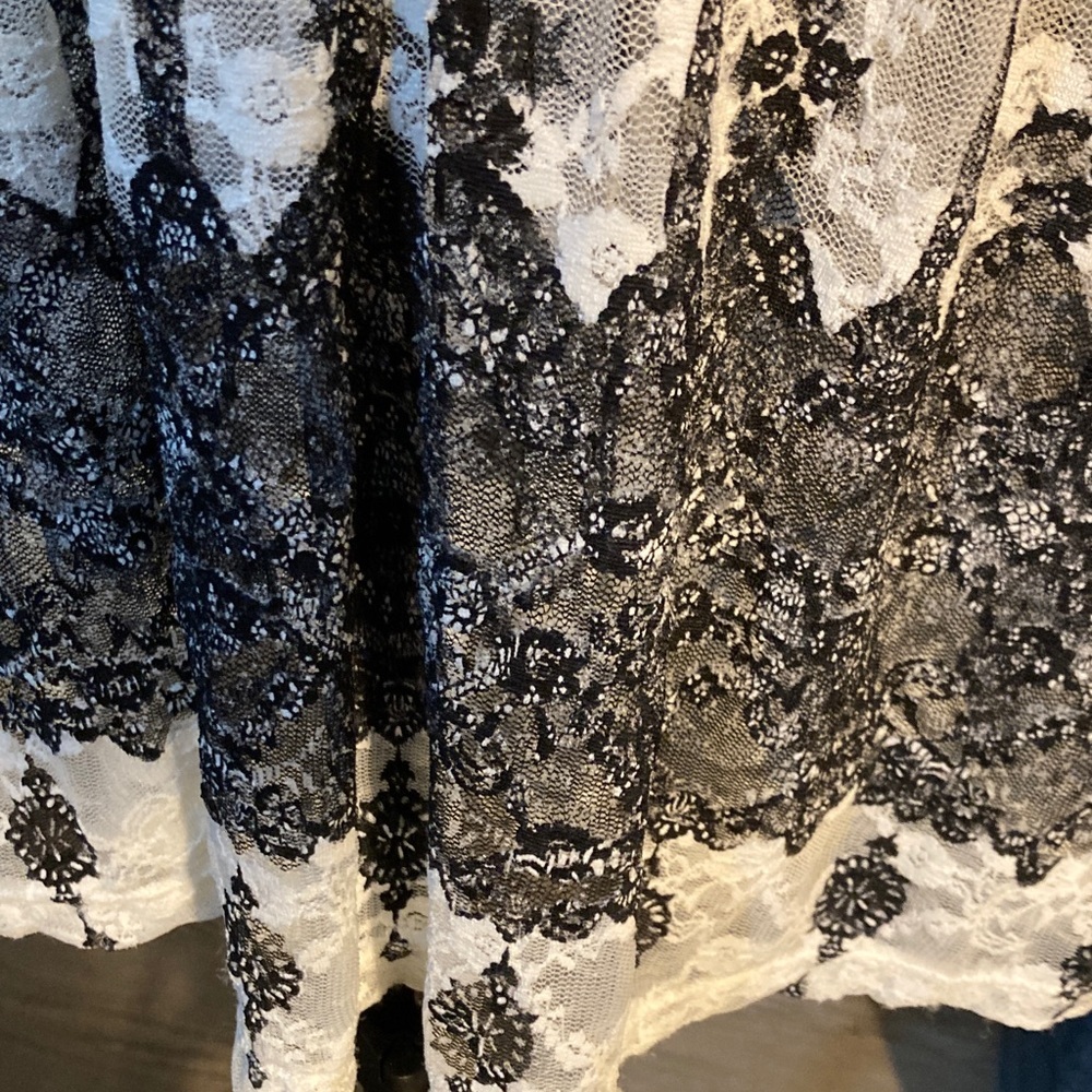 NY Collection Black and White Lace Blouse - Picture 5 of 7